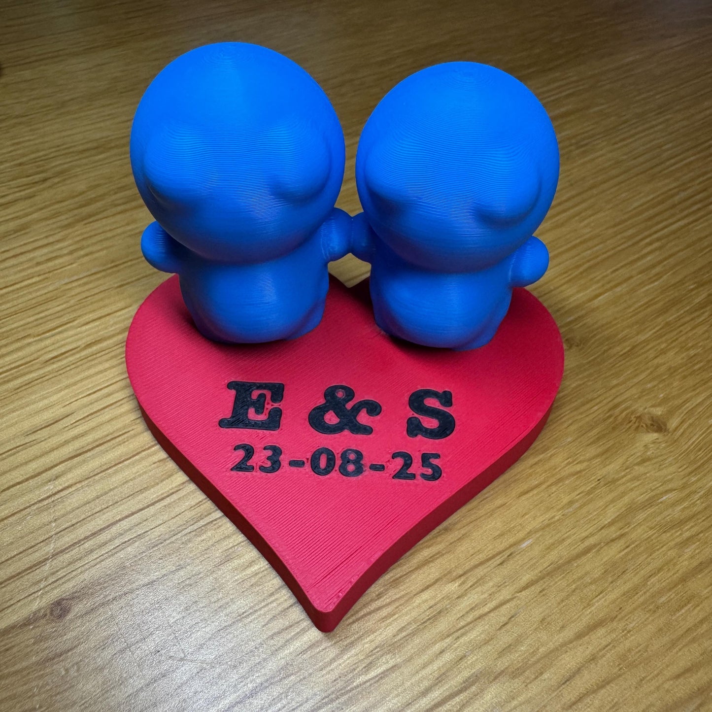 Cute Customisable Wedding Cake Topper | Cute Figurines on Heart Base with Initials & Date | Unique Keepsake for Special Occasions